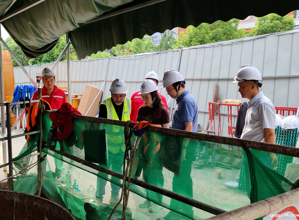 宁水集团领导视察成都DN2400污水管道TFRP修复项目 慰问一线员工强调安全质量